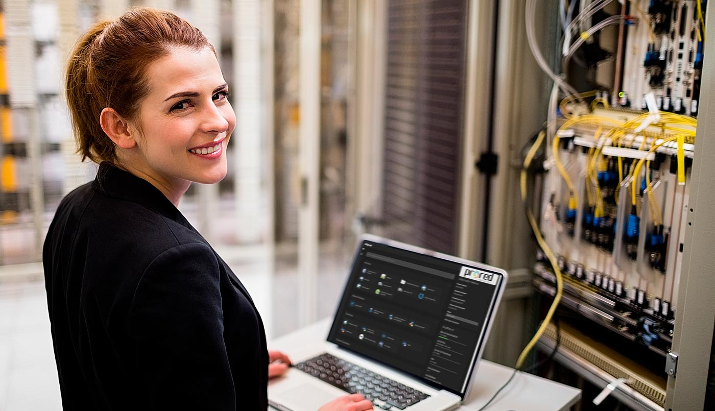 Nuestra técnica Laura del equipo de profesionales de PRORED