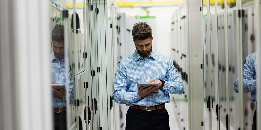 Especialista realizando un estudio de viabilidad del tráfico